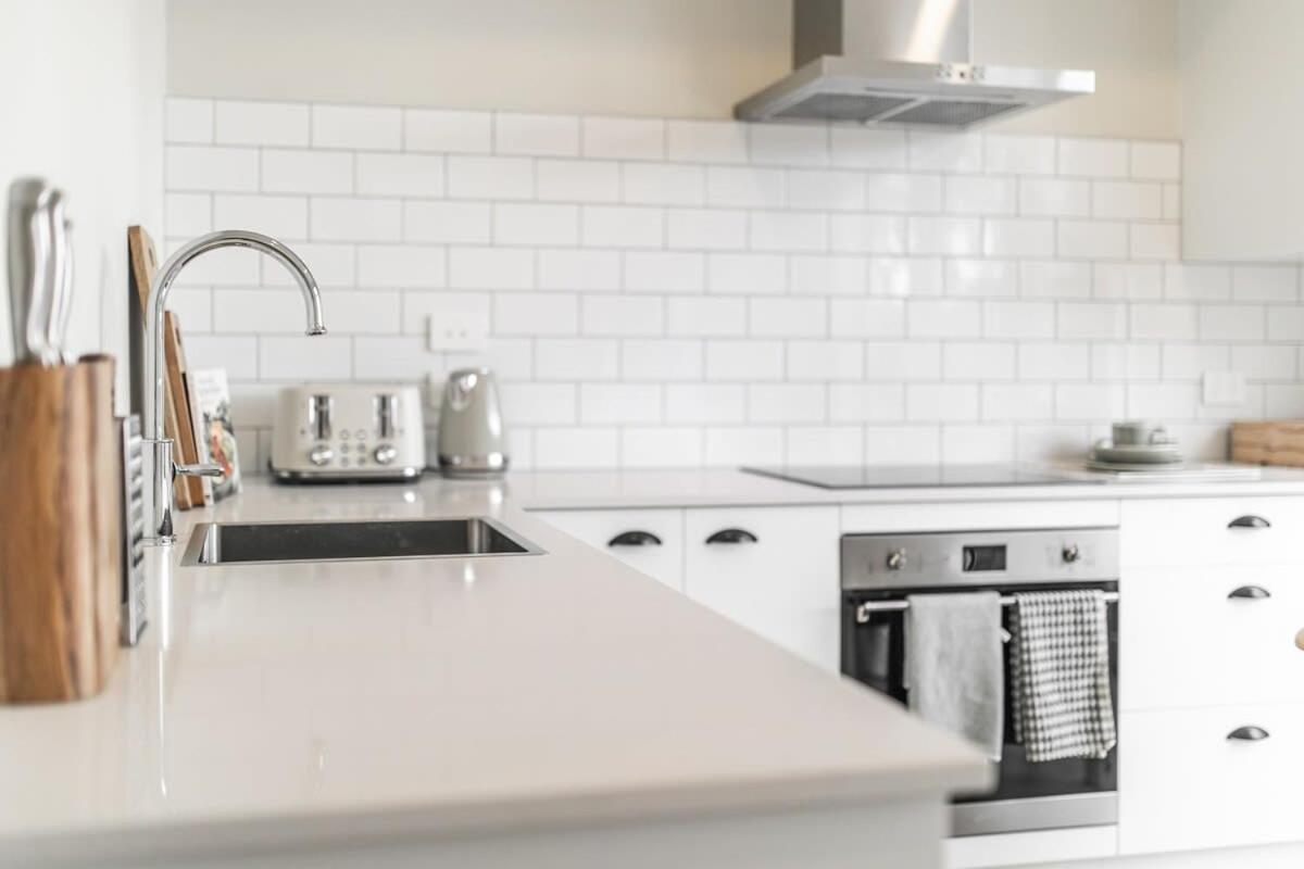 Parkside Heritage Retreat 3-Bedroom Terrace Charm Крайстчърч Екстериор снимка